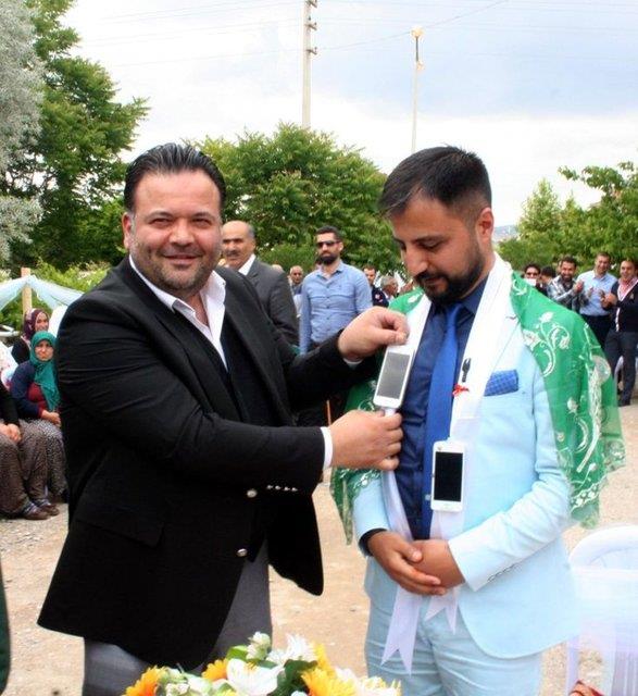 Arkadalarnn kendi aralarnda 'iphone Osman' dedii cep telefonu ticareti yapan Osman Gne ile nianls Glnur Ekici'n dn Nevehir'in Glehir lesi'ne bal Tuzky Ky'nde yapld.