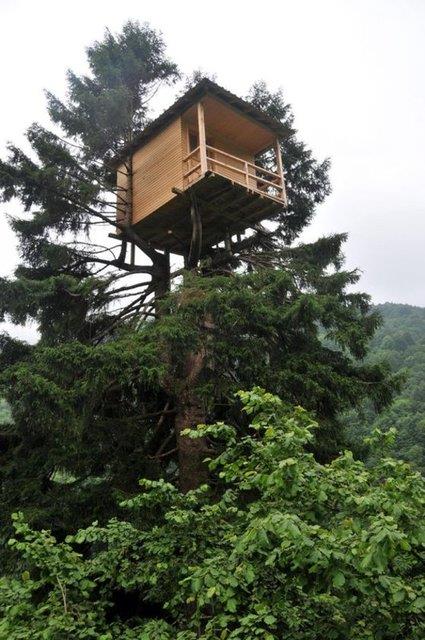 Ancak Yce, eve kmak iin sadece 10 metrelik merdiven yapnca kalan 25 metrelik ksm trmanmak zorunda kalyor.