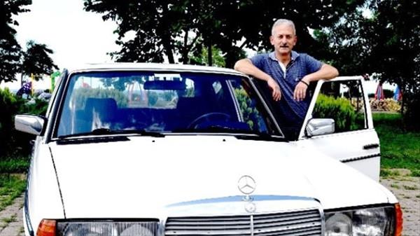 Giresun'un Espiye ilesinde elektrik ustal yapan Ahmet Ylmaz, stanbul'da yaayan bir arkadana ulaarak bir araba almak istediini syledii ve arkadann kendisine bu arabay nermesi zerine anlama yaparak arabay aldn fakat arabann devir teslimini yapana kadar ilk sahibinin Kemal Sunal olduunu bilmediini syledi.