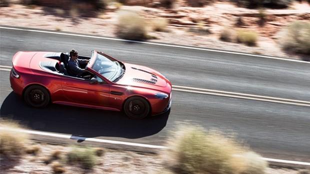 ASTON MARTN - 16 adet satld