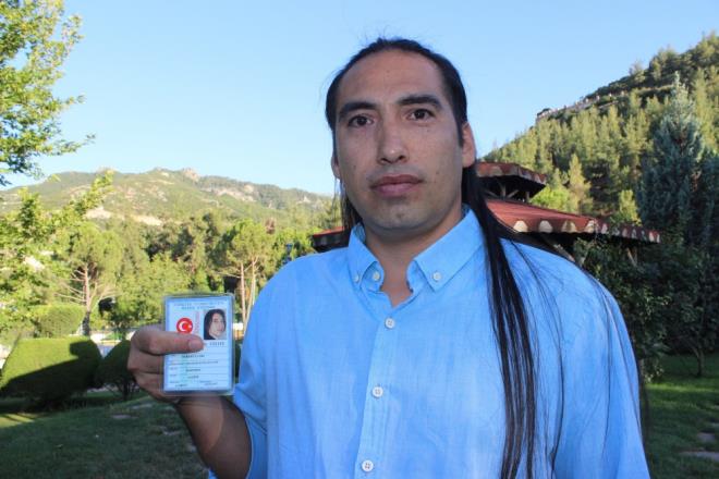 simleri duyanlar ilk etapta inanmasa da, nfus czdanna baknca gerei reniyor. Kendisinin hala bankalarda ve resmi ilemlerde sknt ektiini aktaran Nebioullar, kznn da en ok okulda sknt yaadn syledi.