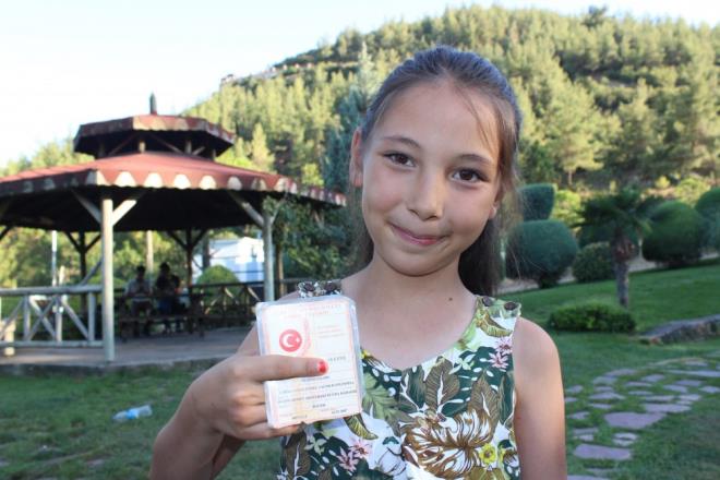 SM 43 HARFTEN OLUUYOR    smi 43 harften oluan baba Haim Ahmet Abdulbaki Bura Bahadr Nebioullar ve kz Aybike Gliz Enzel Yamur Eflinnisa Nebioullar'nn isimlerini duyanlar aknlklarn gizleyemiyor.