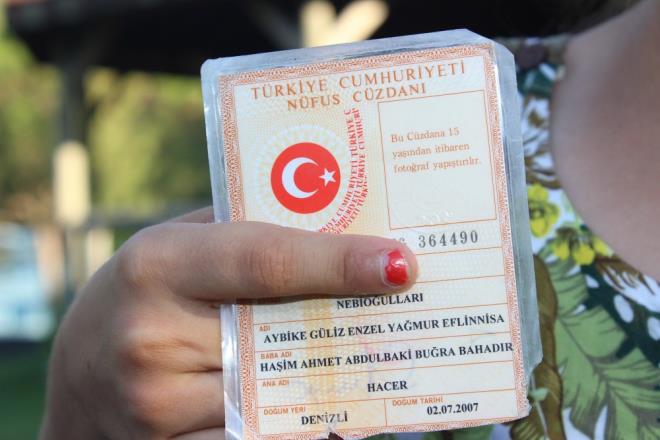 UNUTULMAYAN TEK SM BENM"    Arkadalar arasnda kendisinin isminin unutulmadn belirten Haim Nebioullar, "lk ortaokul sralarnda arkadalarmla tanrken orada herkes isimlerini sylerken, birisi Ahmet, birisi Veli, birisi Mehmet diyor, ben hepsini saynca, nce inanmadlar sonra 'olmaz sen bizimle dalga geiyorsun' dediler. Ama nfus czdannda yazldn grnce inandlar.