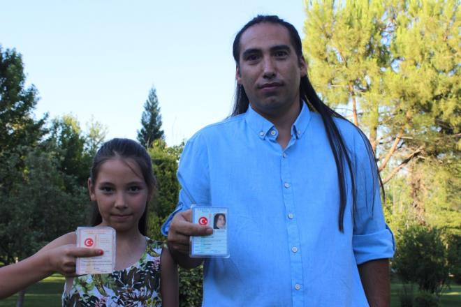 Ama ismimin hepsini ezberlemiler. Ezberleyen var, hatta her yl 1996 mezunlar olarak yaptmz lise mezunlar yemek toplantmzda lkenin eitli illerinden gelen arkadalar arasnda ismi hi unutulmayan ben varm. Herkes birbirini unutmu ama tek unutulmayan ben varm, akllarda yer etmi benim ismim" diye konutu.