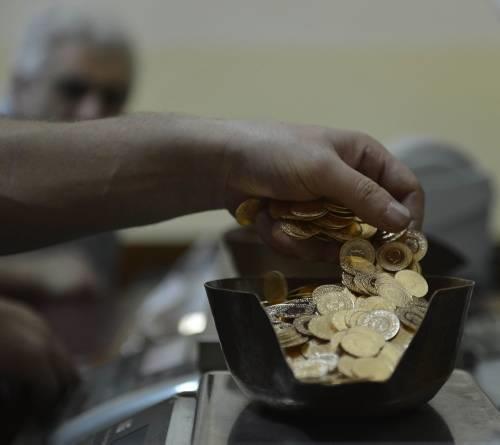 Basmdan sonra ziynet olanlara trtk oluturulup, kalite kontrol yapldktan sonra paketleme ilemi ile Cumhuriyet altnlar talepte bulunanlara hazr hale getirilmi olarak sre sonlandrlyor.