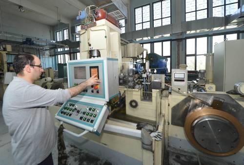 Darphane ve Damga Matbaas Genel Mdr Sadettin Parmaksz, Cumhuriyet Altn retiminin tm evrelerini AA muhabirlerine yerinde anlatt.