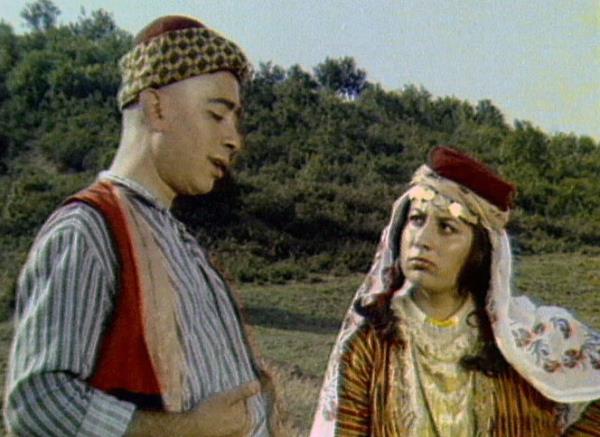 Asyal� ard�ndan �al��malar�n� "Yaman Delikanl�" ve "Dangalak" adl� filmlerle s�rd�rd�...