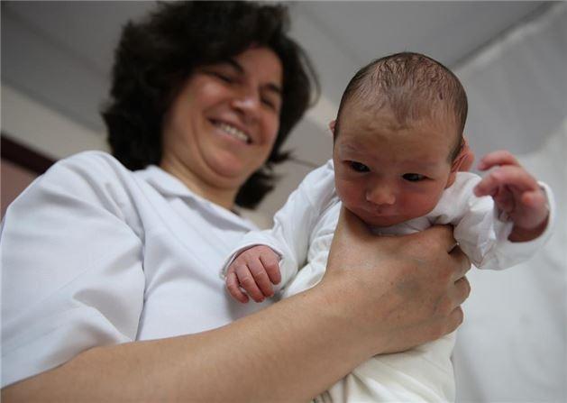 Nfus ve Vatandalk leri Genel Mdrl Nfus statistikleri Daire Bakanl verilerine gre, Trkiye'de 1 Ocak 2001-31 Aralk 2015 tarihleri arasnda 19 milyon 818 bin 781 bebek dnyaya geldi.