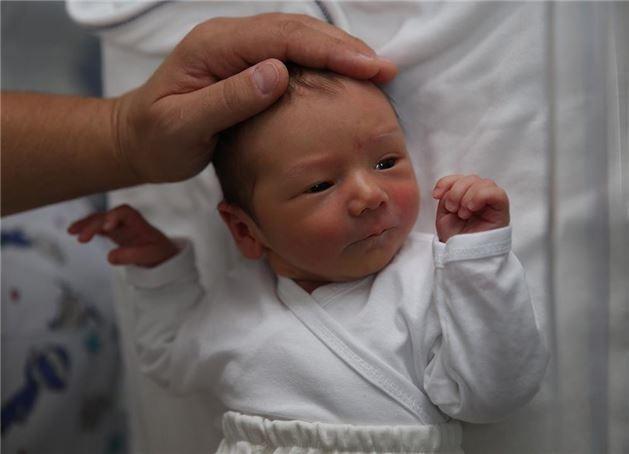 Ayn sre zarfnda doan bebeklerin burlarnda ikinci sray 1 milyon 871 bin 774 kiiyle "baak" (23 Austos-22 Eyll), nc sray ise 1 milyon 829 bin 80 bebekle "olak" (22 Aralk-21 Ocak) ald.