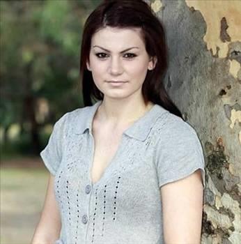 <p><b>Suya Alerjisi Var </b></p>    Ashleigh Morris yzmeye gidemiyor, scak bir kvette yatamyor ya da stresli bir i gnnden sonra scak bir du alamyor. nk onun suya alerjisi var. Hatta terlemek bile vcudunda ac veren alerjilerin olumasna yetiyor.