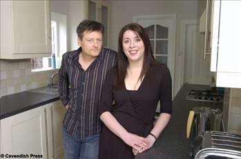 <p><b>Teknolojiye Alerjisi Var </b></p>    aka gibi ama gerek. Bir insan nasl olurda bu zamanda teknolojik aletlerden uzak kalabilir ? Araba kullanmak , cep telefonuyla konumak ya da mikrodalgada yemek piirmek bunlar 39 yandaki Debbie Bird'n asla yapamayaca eyler arasnda.