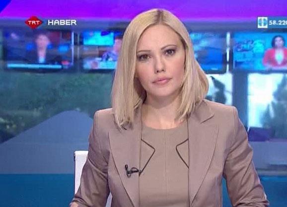  ocuklu bir ailenin ortanca kz olan spiker, Hacettepe niversitesi Sosyoloji blmnden mezun.