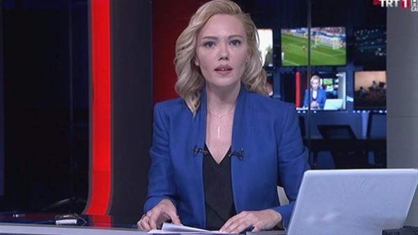 Gerginlii belli olmasna ramen profesyonel bir ekilde iini yapan haber spikeri, daha sonradan bu yayn silah zoruyla yaptklarn aklad.