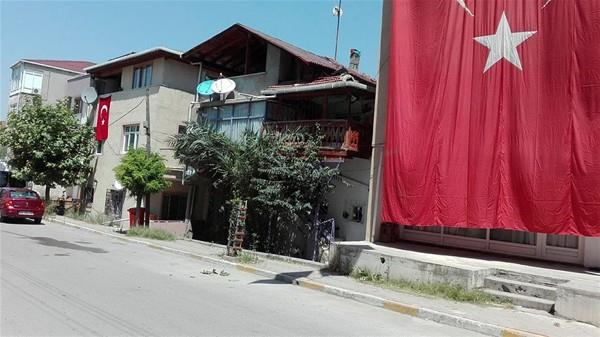 Ankara'da Glba zel Harekat Merkezi'ne yaplan saldrda ehit olan zel harekat polisi Edip Zengin'in (46) Kocaeli'nin Darca ilesindeki ailesinin evinde yas var.