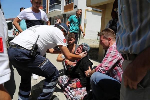 Fetullah Terr rgt'nn (FET) darbe giriimi srasnda ehit olan polis memuru Ozan zen'in Bolu'daki baba ocanda yas var.