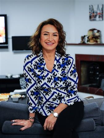 Demet  Akba: &#8220;Ya bir de cep telefonundan sokaa kma ars olmasayd?&#8221;