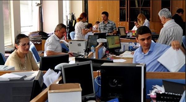 Dolaysyla kamu yarar yok. zin hakk en temel sosyal hak. Kamu emekisi, ulam ve konaklamada demelerini nceden yapt. Ekonomik maduriyetlere yol aacak. Motivasyon etkilenecek&#8221; denildi