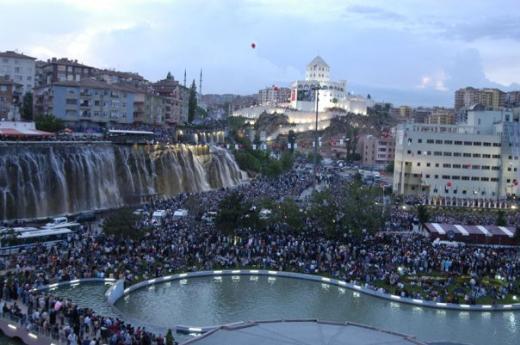 <p><b>17-Ankara-Keiren</b></p>     yl nceki ortalama metrekare fiyat:600 TL    <p>imdiki ortala metrekare fiyat:1500 TL</p>    Deiim oran:Yzde 150,0    <p><b>Neden prim yapt?</b></p>    Son yllarda Ankara Bykehir Belediyesi'nin kentsel dnm almalaryla ne kan semtlerden biri.    <p><b>Gelecek  yla ilikin beklentiler</b></p>    Nitelikli yap stokunun artmas, havalimanna yaknlk ve ulam altyapsnn gelimesi ile blgenin deerlenme ihtimali yksek.