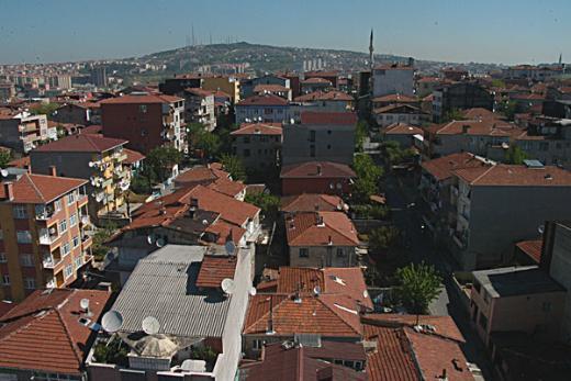 <p><b>3-Kadky-Fikirtepe</b></p>     yl nceki ortalama metrekare fiyat:700 TL    <p>imdiki ortala metrekare fiyat:3000 TL</p>    Deiim oran:Yzde 328,6    <p><b>Neden prim yapt?</b></p>    Kentsel dnmde stanbul'un en ok yatrmc eken blgesi olmas fiyatlar sratt.    <p><b>Gelecek  yla ilikin beklentiler</b></p>    Boaz'a olan konumu, nemli merkezlere yaknl ile dikkat eken blgenin kentsel dnm almalarnn da etkisiyle prim yapmas bekleniyor.