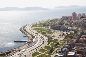 <p><b>14-Kartal-Rahmanlar</b></p>     yl nceki ortalama metrekare fiyat:500 TL    <p>imdiki ortala metrekare fiyat:1500 TL </p>    Deiim oran:Yzde 200,0     <p><b>Neden prim yapt?</b></p>    Adalar manzarasyla dikkat eken semt, Anadolu yakas metrosunun da etkisiyle kentsel dnmde ne kan, mercek altna alnan blgelerden biri.     <p><b>Gelecek  yla ilikin beklentiler</b></p>    Kartal metrosu, adliye gibi faktrlerle birlikte deer kazanan semtte konutlarn nmzdeki yllarda daha da deer kazanmas bekleniyor.