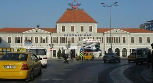 <p><b>19-zmir-Basmane</b></p>     yl nceki ortalama metrekare fiyat:950 TL    <p>imdiki ortala metrekare fiyat:2000 TL </p>    Deiim oran:Yzde 110,5    <p><b>Neden prim yapt?</b></p>    Merkezi konumu, i merkezi olmas ve trene yaknl ile dikkat ekiyor.    <p><b>Gelecek  yla ilikin beklentiler</b></p>    Avantajl konumuna kentsel dnmn de eklenmesiyle prim yapmas bekleniyor.