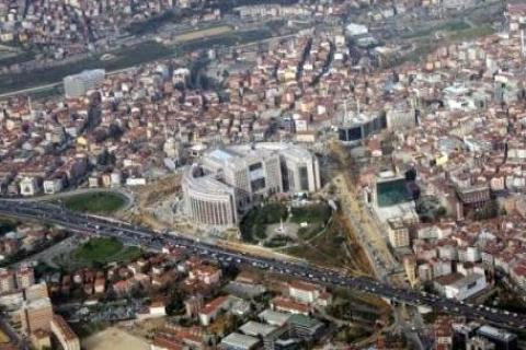 <p><b>4-Kathane-alayan</b></p>     yl nceki ortalama metrekare fiyat:1000 TL    <p><b>imdiki ortala metrekare fiyat:4000 TL</b></p>    Deiim oran:Yzde 300,0    <p><b>Neden prim yapt?</b></p>    Avrupa'nn en byk adliyesine ev sahiplii yapmas ve kent merkezine yaknl ile ne kt.    <p><b>Gelecek  yla ilikin beklentiler</b></p>    Markal konut reticilerinin birka aday birletirip ofis, rezidans tarz karma projeler gelitirdikleri blgenin prim potansiyeli yksek.