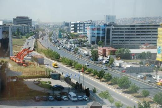 <p><b>6-Gneli-Basn Ekspres Yolu</b></p>     yl nceki ortalama metrekare fiyat:900 TL    <p>imdiki ortala metrekare fiyat:3500 TL</p>    Deiim oran:Yzde 288,9 Neden prim yapt?    <p>stanbul'un ikinci Maslak' olarak adlandrlan Basn Ekspres Yolu'nun en byk avantaj Atatrk Havaliman'na yaknl.</p>    <p><b>Gelecek  yla ilikin beklentiler</b></p>    Havaliman metrosunun blgeden geecek olmas, m2 fiyatlarn nmzdeki birka ylda ykseltecek.