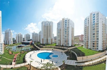 <p><b>10-Kkekmece-Atakent</b></p>     yl nceki ortalama metrekare fiyat:900 TL    <p>imdiki ortala metrekare fiyat:3000 TL</p>    Deiim oran:Yzde 233,3    <p><b>Neden prim yapt?</b></p>    Avrupa Yakas'nn Ataehir'i olarak da anlan semt gelitirilen markal konut projeleriyle son  ylda ciddi bir deiim yaad.     <p><b>Gelecek  yla ilikin beklentiler</b></p>    stanbul Tema Park ile cazibe merkezi haline gelmesi, Atatrk Havaliman'na yaknl, TEM'e ve Basn Ekspres Yolu'na yaplacak yeni balant yollar ve metronun gelmesi ile prim yapacak.