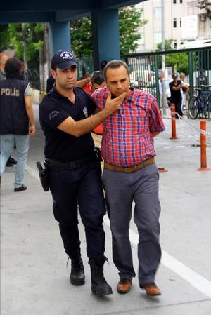 Daha sonra Akdeniz Blge ve Garnizon Komutan Tuamiral Nejat Atilla Demirhan, Deniz Binba lhan Tabur, Deniz Yzba Tuncay Kabukc, Deniz Astsubay Baavu Hakan t, Deniz Uzman avu Mehmet imek, Deniz Astsubay stavu Mehmet Emin Toker, Deniz Uzman avu Serkan Aar, sivil memur Kadir Nevzat Yontgan ile polislerden emekli 2'nci snf Emniyet Mdr Salim Yavuz, 3'nc snf Emniyet Mdr Hasan Basri Dadelen, 4'nc snf Emniyet Mdrleri Selahattin Akay, Yaar imek, sa Karabudak, Emniyet Amiri Bekir Polat, Emniyet Mdr Recep Yldz, daha nce ihra olan Emniyet Amiri Koray Gn, Bakomiser Sleyman Akin, Komiser Yardmclar Seydi Vakkas Fidan, Mustafa Uyank, polis memurlar rfan Telliolu, Seren Kesici ve Mustafa Gezginci hastaneye alnd