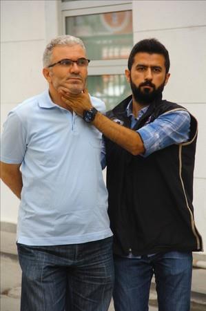 Salk kontrolnn ardndan 22 pheli geni gvenlik nlemleri altnda adliyeye sevk edildi ve arka kapdan ieri alnd.