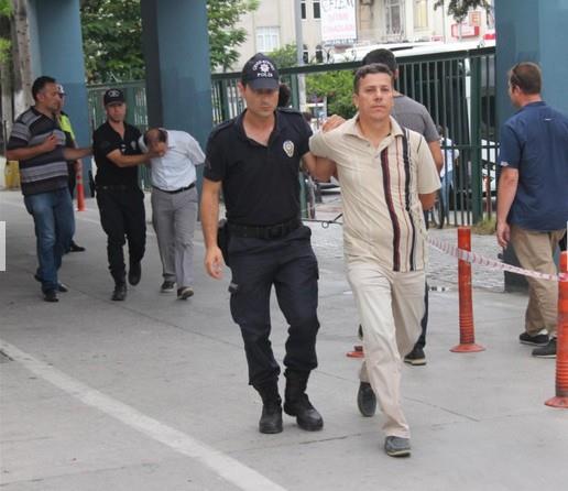 te yandan Mersin Valilii'nden konu ile ilgili yazl aklama yapld. Aklamada, Mersin'de eitli rtbelerde 257 emniyet mensubunun grevden uzaklatrld, adli yarg mensuplarndan 75 hakim ve savcnn grevlerinden uzaklatrld, bunlardan 11'inin tutukland, ayrca 6 Vali yardmcs ile l Jandarma Komutanl'nda grev yapan 3 personelin grevden uzaklatrld bildirildi.