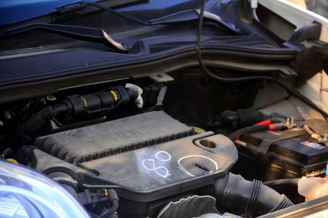 Biz eve girip kmyorduk hi. O gn ilk defa bu olaylar yaanp girilip klrken girdim. Beni grnce yanna ard. 'Bir tarihe tanklk ediyorsun' dedi. Hanmefendi, Cumhurbakanmzn kz, damad, zel Kalem Mdr Hasan Bey (Doan) oradayd. Helalletiler.. O an "Buradan zor karz" diye dndm.