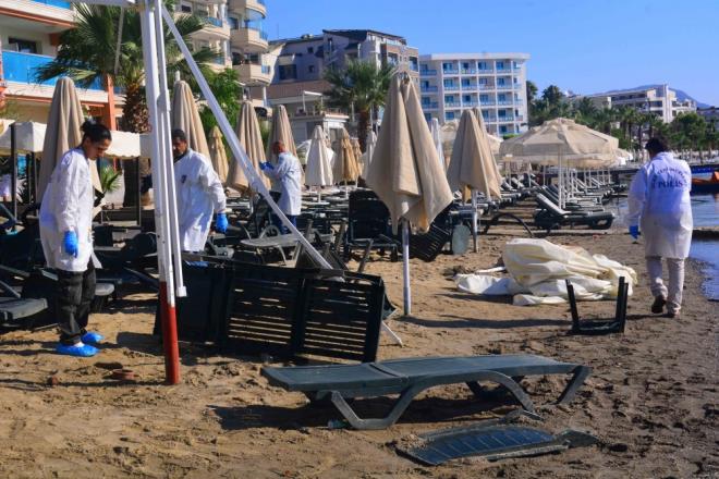 Marmaris'teki otele yaplan saldrya katlan MAK timinde grevli olan ve daha sonra zmir'de yakalanan Hava Astsubay Selman ankaya ifadesinde, kendilerine gn iinde terr operasyonuna gidecekleri sylenip hazrlk yaptrldn kaydederek, "Ancak Tmgeneral Snmezate, gelip darbe olduunu syleyince bir devlet byn almaya gittiimizi anlamtk" dedi.