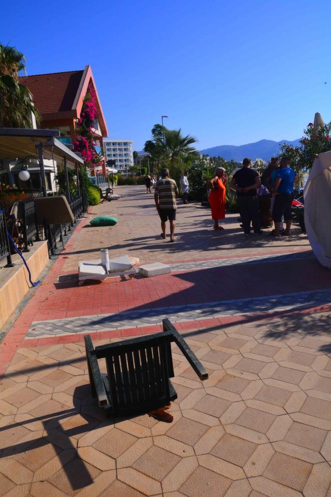 (Cumhurbakan Erdoan, darbe giriimi sonras CNN International'a o anlar, "Eer orada ben yle bir 10 dakika, 15 dakika daha kalm olsaydm bu defa beni ya orada ldreceklerdi veya beni alp gtreceklerdi" demiti.)