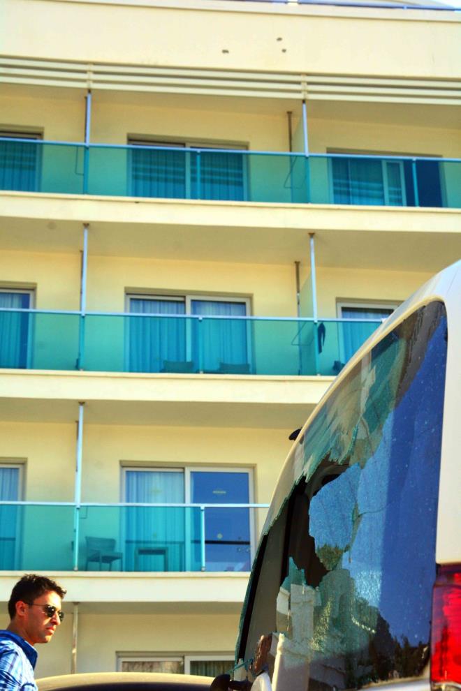 Beyefendinin talimatlarn dinledim hep. ok sakindi. Biz ok fazla korktuk, "Nereden gideceiz" diye dnyordum. "Ne olursa olur olum. Bu i Trkiye iin ya hayrl olur ya da kefenimizi biz zaten giydik" dedi. ki saatin iinde karar verdi. Btn kararlar da kendisi ald."