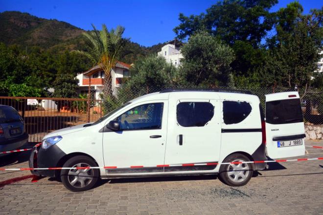 "AYRILDIKTAN 15-20 DAKKA SONRA DARBECLER BASKINA GELD"    Televizyona telefonla balanarak video konferansla yaplan ilk yaynn da Marmaris'teki evden yapldn ifade eden Yazc, "Aslnda ondan nce basn yayn organlar arlmt ancak ne olduysa o yaynlar iletilemedi. Ondan sonra bir sre kalnd, kendisi planlarn yapp kararlarn verip kt.