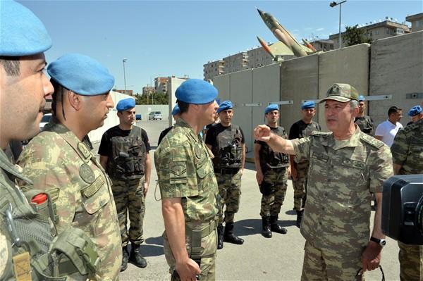 Genelkurmay Bakan Orgeneral Hulusi Akar ve kuvvet komutanlar ile Jandarma Genel Komutan, Diyarbakr'daki 8'inci Ana Jet ss'n darbe giriiminden 10 gn nce ziyaret ettii ortaya kt.