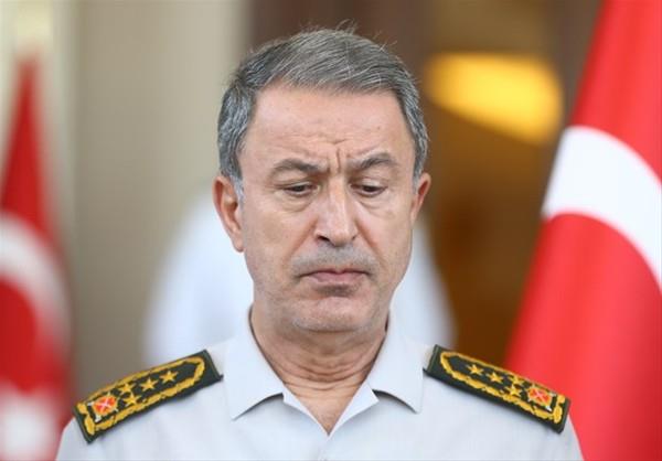 Genelkurmay Bakan Akar'n derdest edildikten sonra boaznn kemerle skld ve 20 saat boyunca yemek ve su verilmedii ifade edildi.