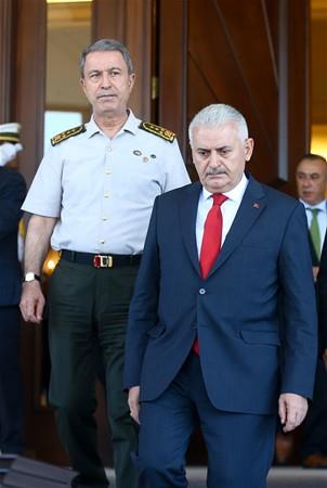 Genelkurmay Bakan Hulusi Akar'n zel kalem mdrnn de cuntaclar arasnda olduu belirtildi.