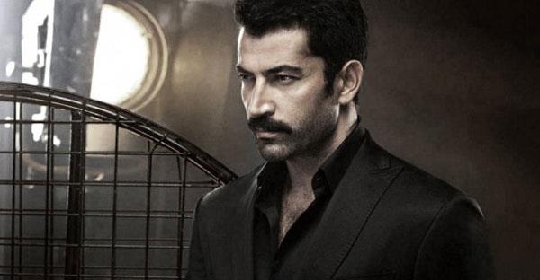 Kenan mirzalolu, birlik olmann nemine iaret ederek, "Gn demokrasimize sahip kma gndr. Gn birlik olma gndr" eklinde konutu.