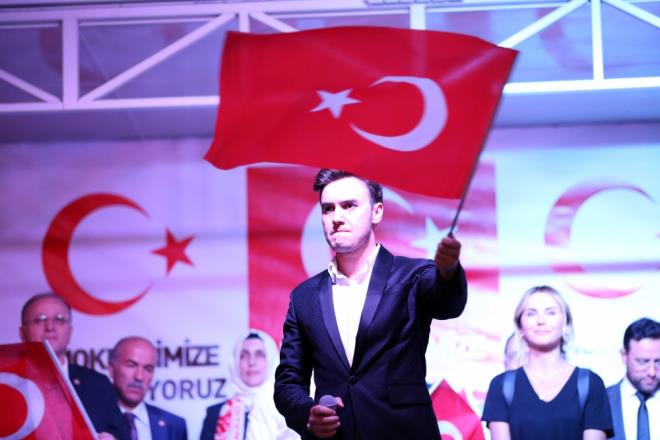 Fetullah Terr rgt'nn (FET) darbe giriiminin ardndan darbeye sessiz kalan sanat camiasna tepki yad.