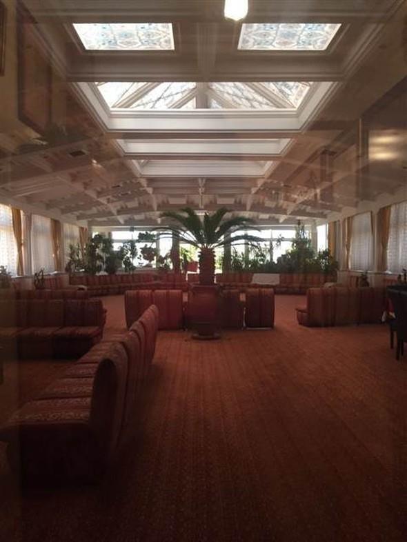 G�LEN'�N T�RK�YE'DEYKEN KULLANDI�I ODAYA G�R�LD�    Bu kurumlar aras�nda, �rg�tte �nemli bir yeri oldu�u bildirilen Yamanlar Koleji de yer ald�. Fetullah G�len grubuna ba�l� ilk e�itim kurumu oldu�u bildirilen Yamanlar Kolejinin, �rg�t�n temellerinin at�ld��� bu okula giden polisler ve kayyum heyeti, G�len'in yurt d���na ��kmadan �nce �zel g�r��melerini yapt��� iddia edilen �zel odas�na da girdi.