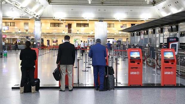 Ye�il pasaportlu olup aktif olarak kamuda �al��an ki�iler havalimanlar�nda �nce vize ihlal b�l�m�ne (Atat�rk Havaliman� i�in G kontuar�n�n arkas�nda bulunuyor) gitmeleri gerekiyor.