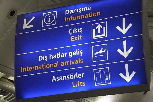 N�fus c�zdan�yla girilebilen G�rcistan ve Kuzey K�br�s Cumhuriyeti'ne gidecek ki�ileri yukar�da bahsi ge�en evraklar� yanlar�nda bulundurdu�u s�rece n�fus c�zdanlar�yla ge�i� yapmalar�na izin veriliyor.