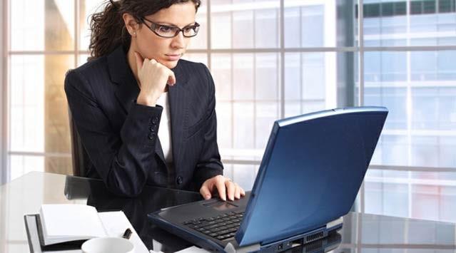 'AZ R�SKL�-R�SKL�-�OK R�SKL�'    FET�/PDY mensuplar�n�n kamudan tasfiyesi konusunda merkezi i�lem yerine bir kanun h�km�nde karaname (KHK) ile bakanl�klara yetki verilecek. 10 ba�l�kta olu�turulan parametrelerin b�y�k b�l�m�ne uyanlar, "az riskli-riskli-�ok riskli" olarak s�n�fland�r�l�yor ve kriterlerin �o�unlu�una uyanlar hakk�nda her bakanl�k i�lem yap�yor.