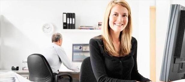 Kamudan tasfiye edilecek PDY mensuplar�n�n ve ailelerinin kriminalize olmamas�, radikalle�memesi, sosyal ve ekonomik yaralar a��lmamas� i�in tedbirler de d���n�l�yor. H�k�met, i�yerleri kapat�ld��� i�in i�siz kalan ��retmen, doktor, hizmetli ve masum �al��anlar i�in tedbir alacak.