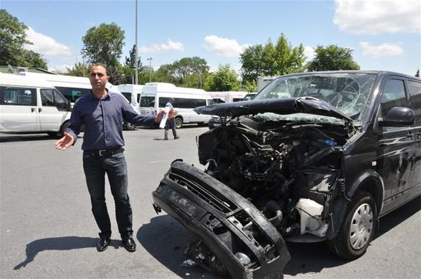 Trkiye olarak ok kt bir olay atlattklar iin Allah'a  krettiini ifade eden Aksan, kendisine sosyal medya araclyla dualarn  iletenlere de teekkr etti.