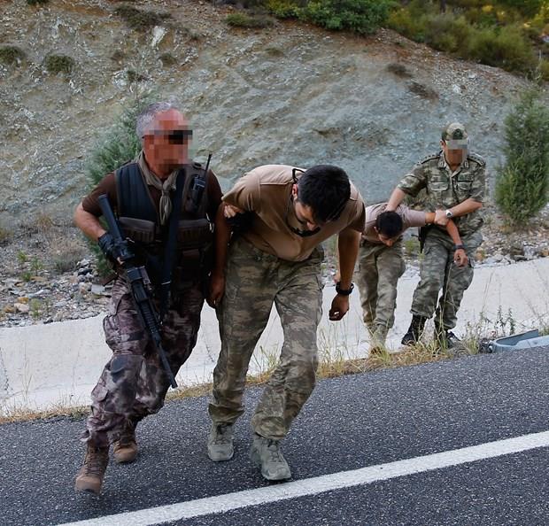 Darbe giriimi gecesi Cumhurbakan Erdoan'a suikast planlayan askerlerden 10'u hala kayp.