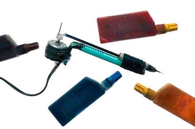 Dolma kalem ve ufak elektrikli motor kullanlarak yaplan dvme makinesi