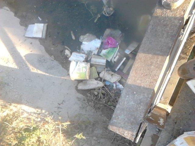 Erzincan'da eker fabrikasnn sulama kanalnda FET yelerine ait ok sayda kitap ve cbbe kt